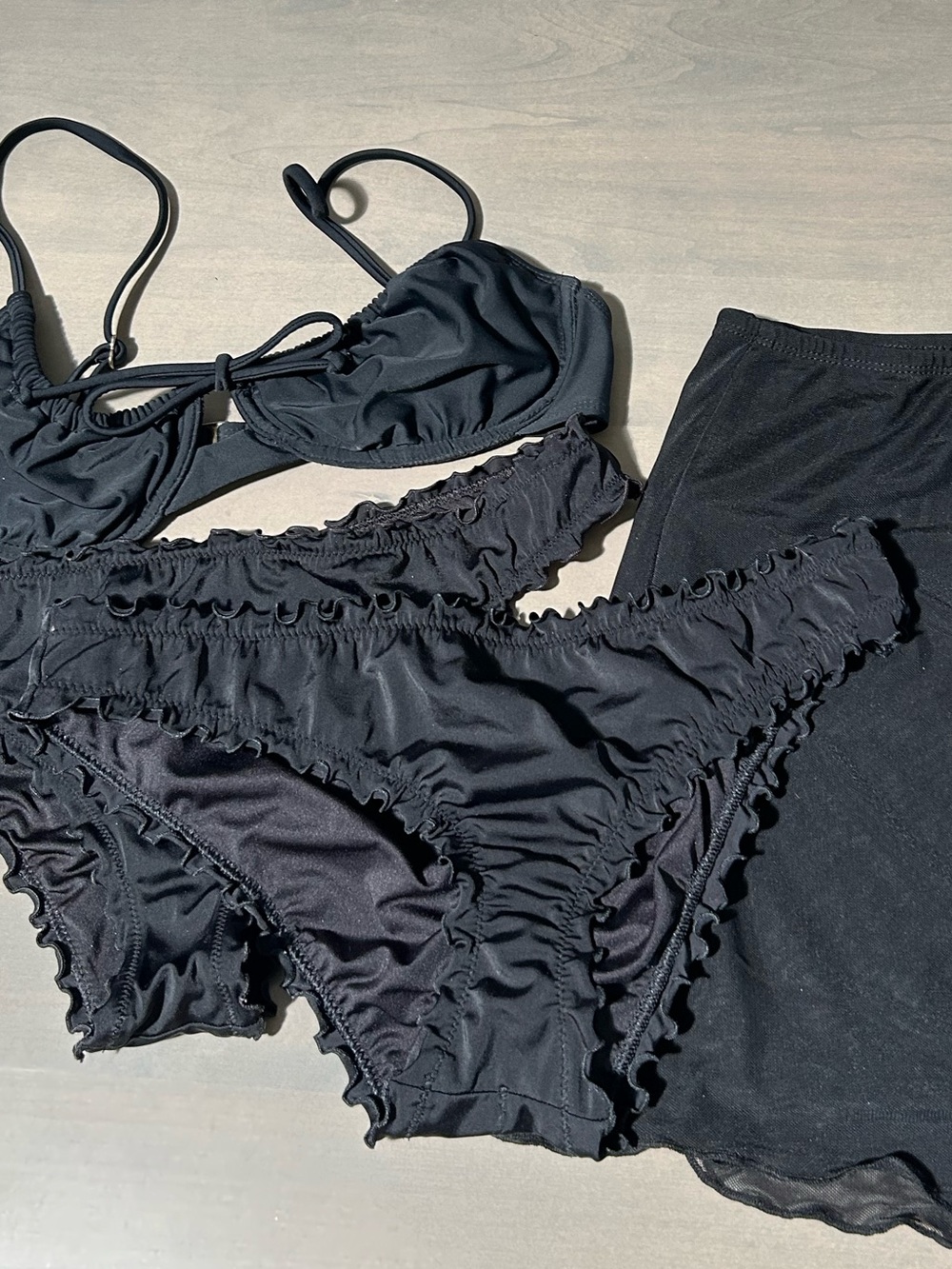 7 bikinis - Picture 3 of 3
